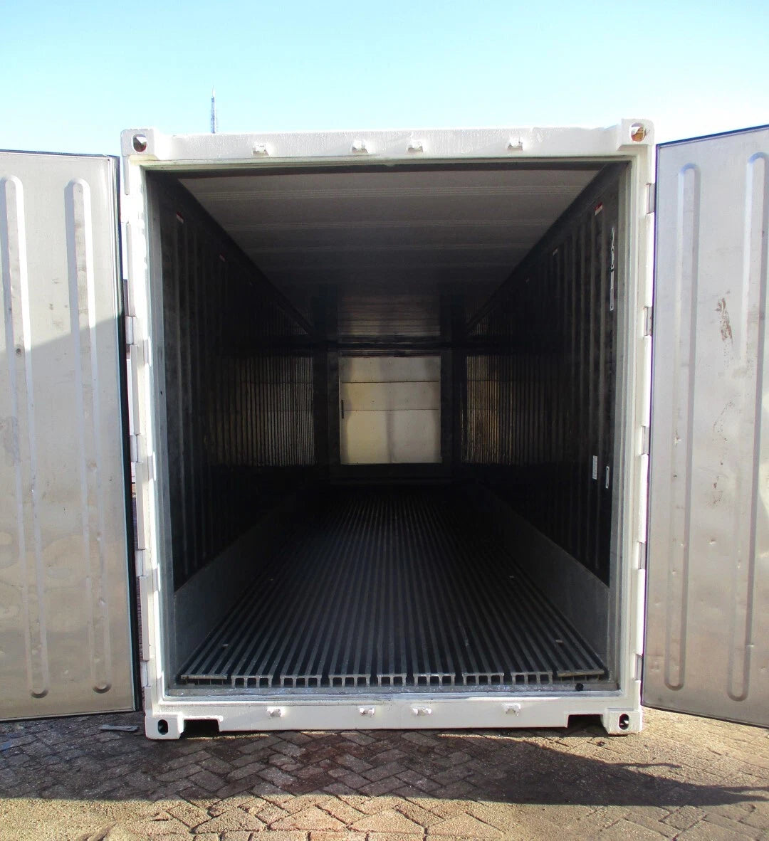 40ft High Cube Used Refrigerated Container with Brand New Thermo King Motor image 3