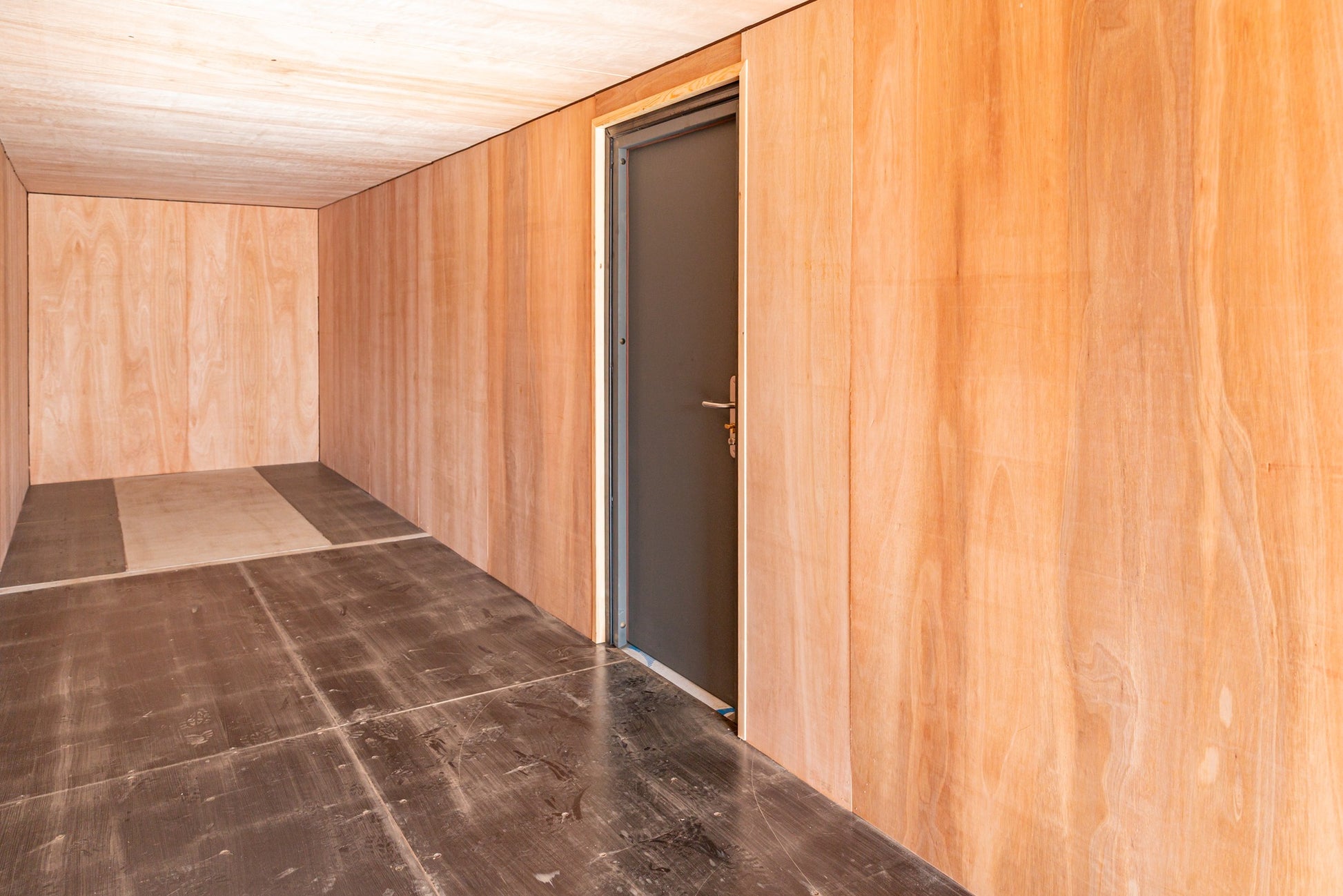 40ft Ply-Lined & Insulated Shipping Container – Comfortable, Durable, and Versatile image 1