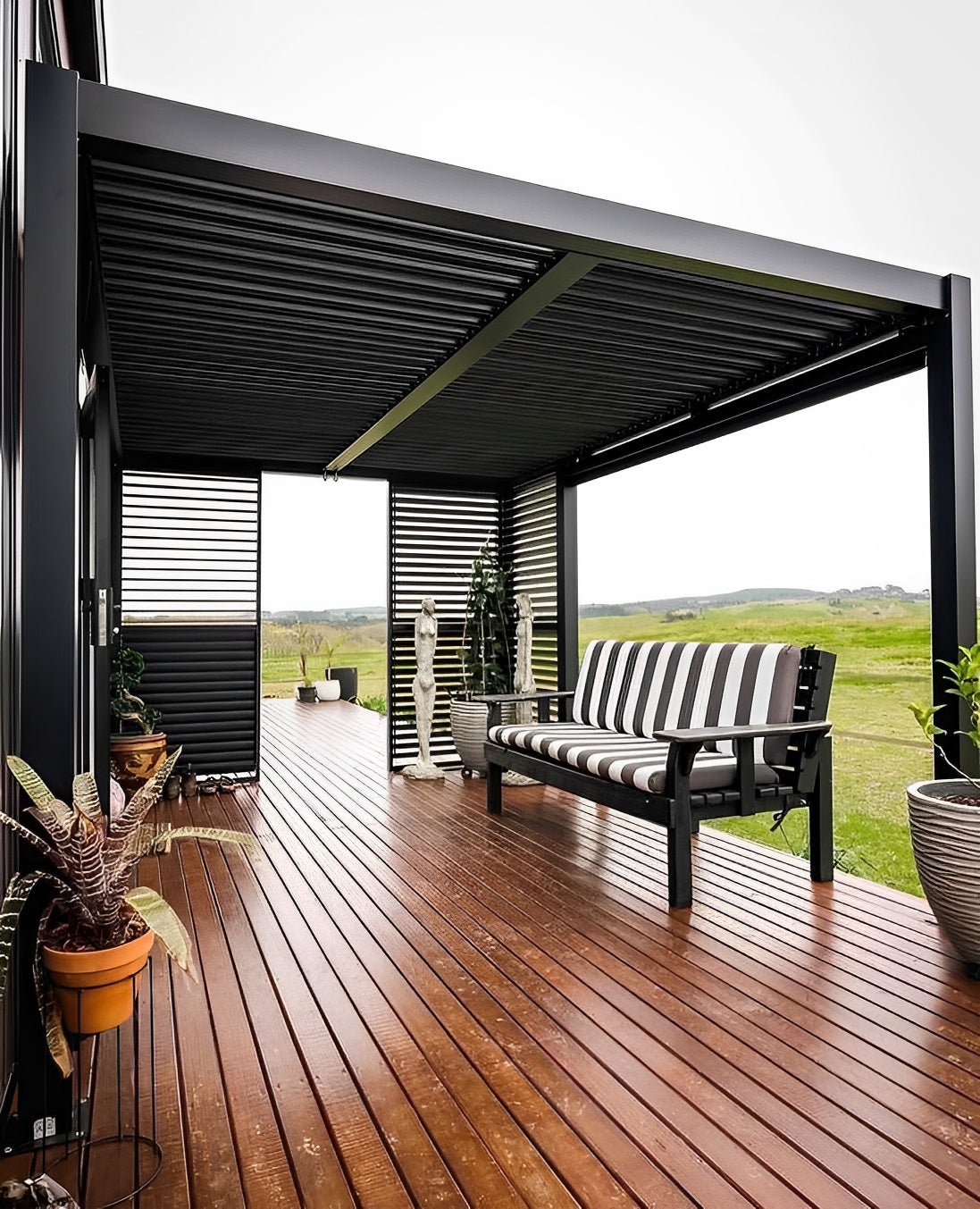 Luxury 40ft prefab container house with easy-folding sandwich panels. image 2