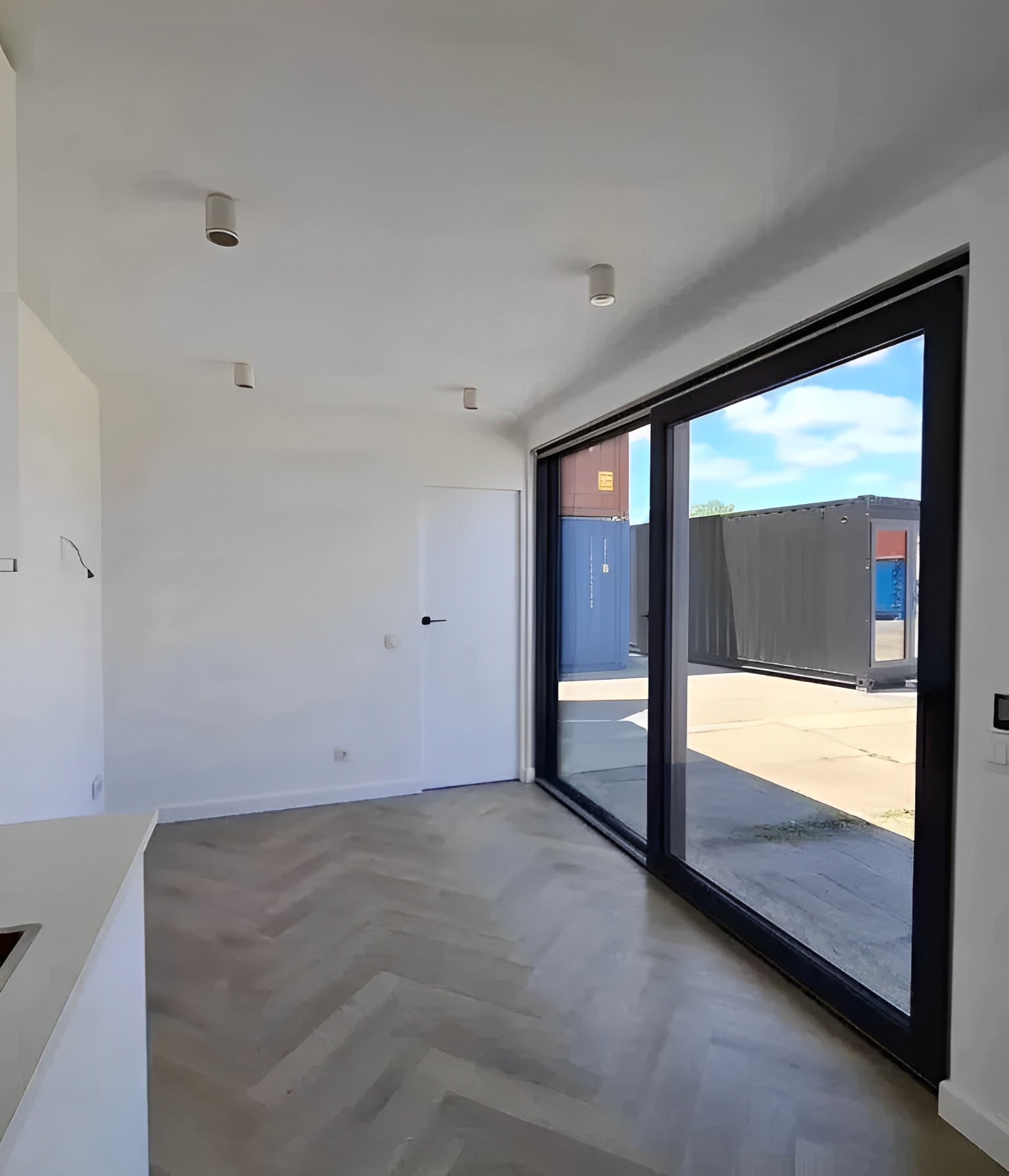 Custom 40ft Shipping Container House image 3