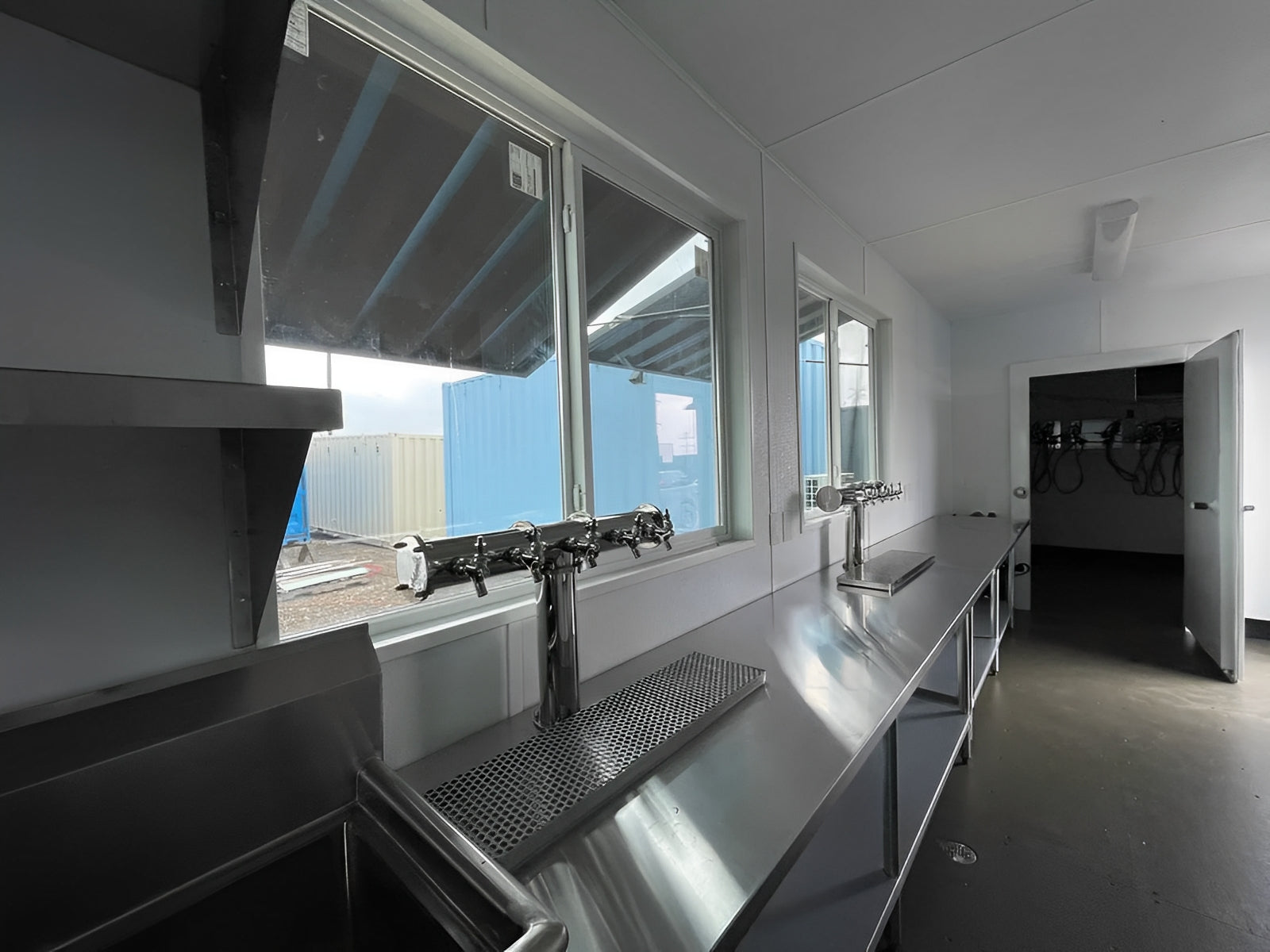 40ft Shipping Container Bar image 9
