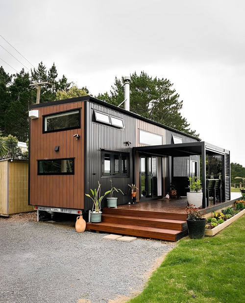 Luxury 40ft prefab container house with easy-folding sandwich panels. image 0