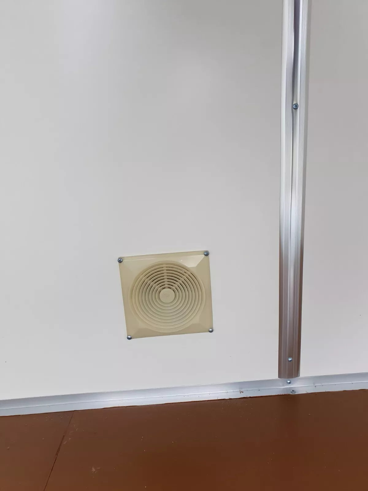 40ft Containers as Self Storage Rooms – Insulated – Ply Lined – Premium image 3