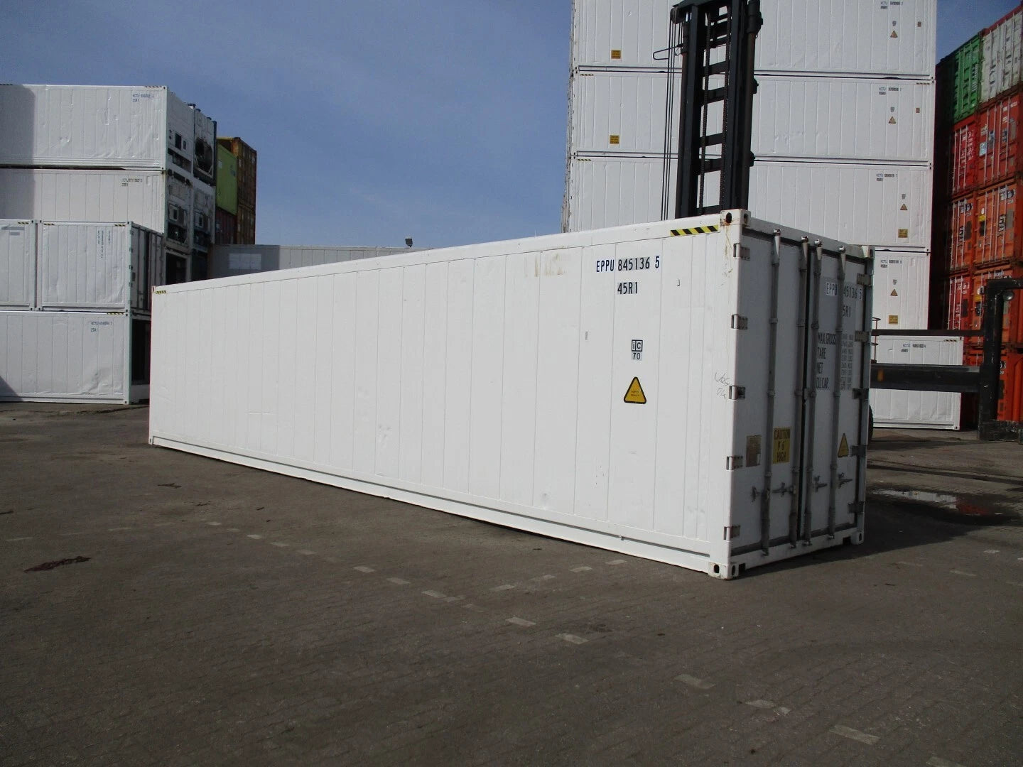 40ft High Cube Used Refrigerated Container with Brand New Thermo King Motor image 1