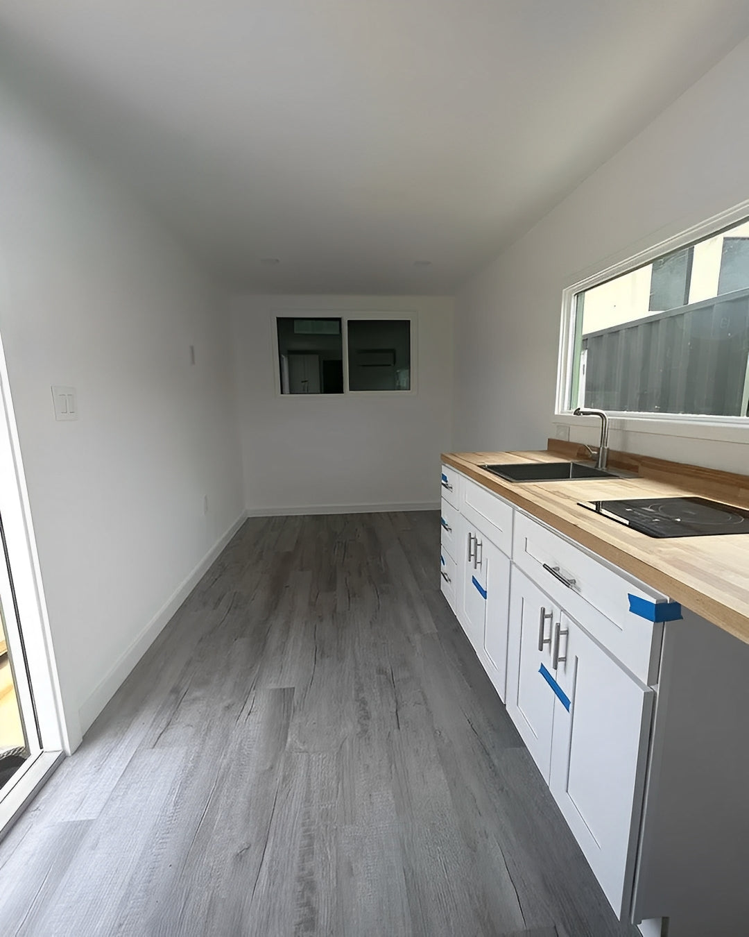 20ft x 8ft Portable Container House On Wheels image 6