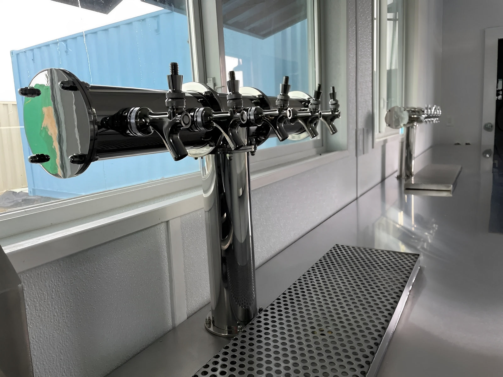40ft Shipping Container Bar image 8