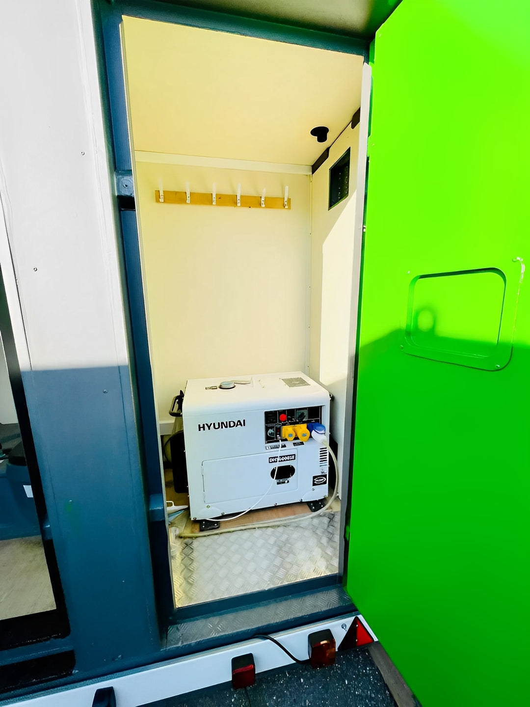 12 x 7.5ft Towable Mobile Welfare Unit With Diesel Generator image 5