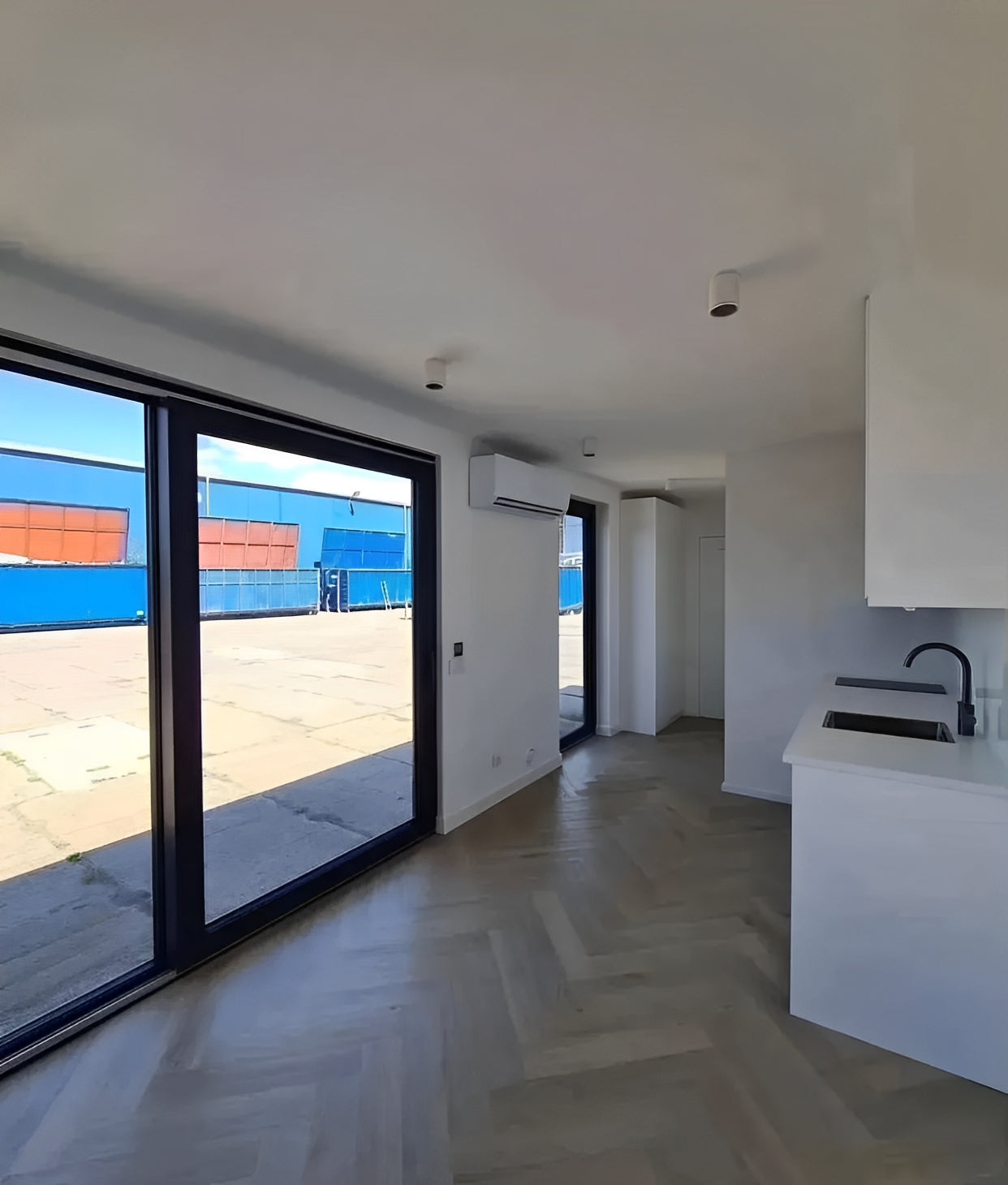 Custom 40ft Shipping Container House image 6