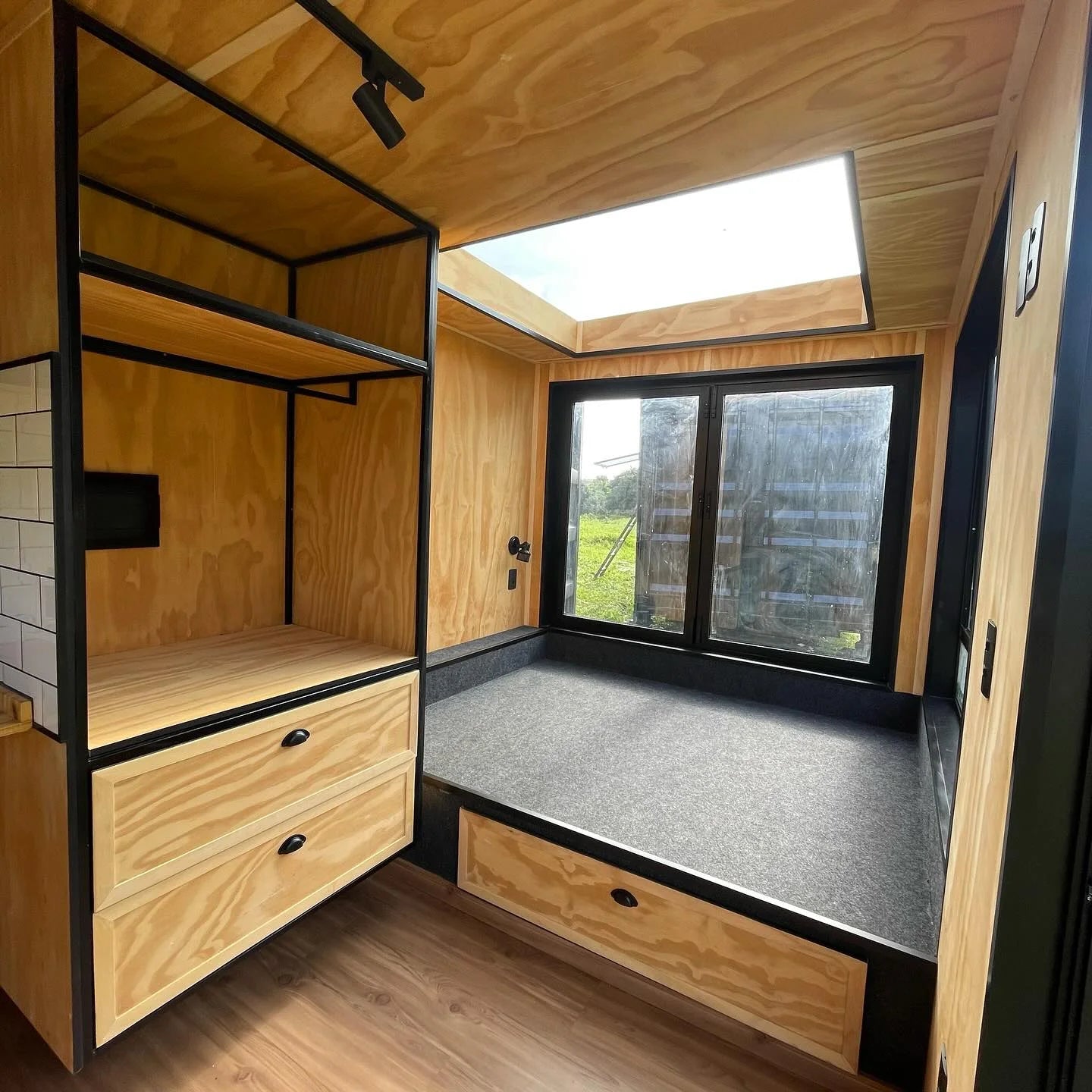 Custom 20ft Cozy Cabin Container House image 6