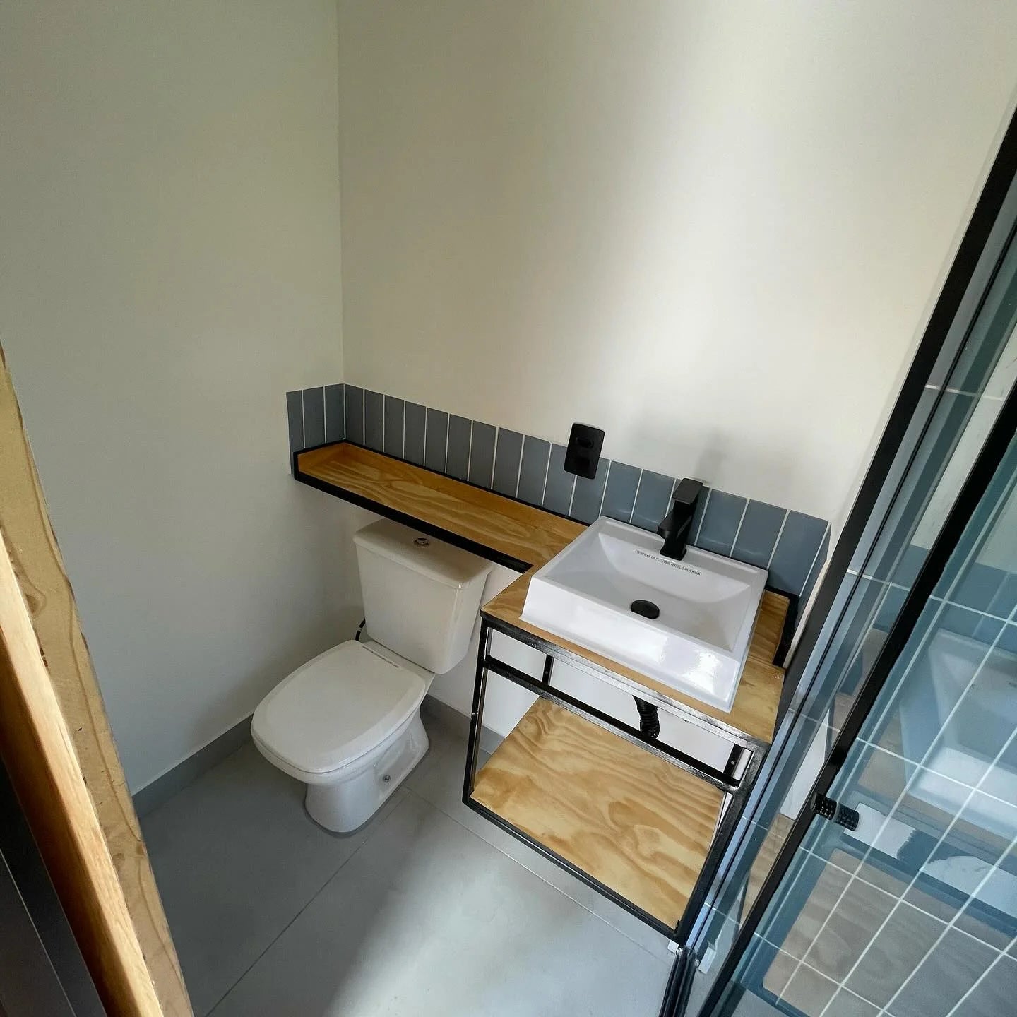 Custom 20ft Cozy Cabin Container House image 3