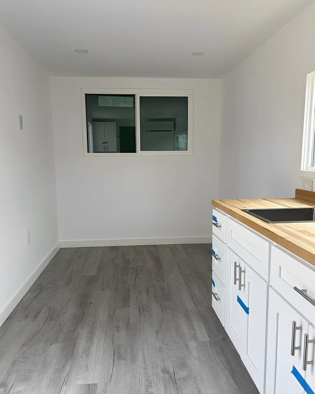 20ft x 8ft Portable Container House On Wheels image 5