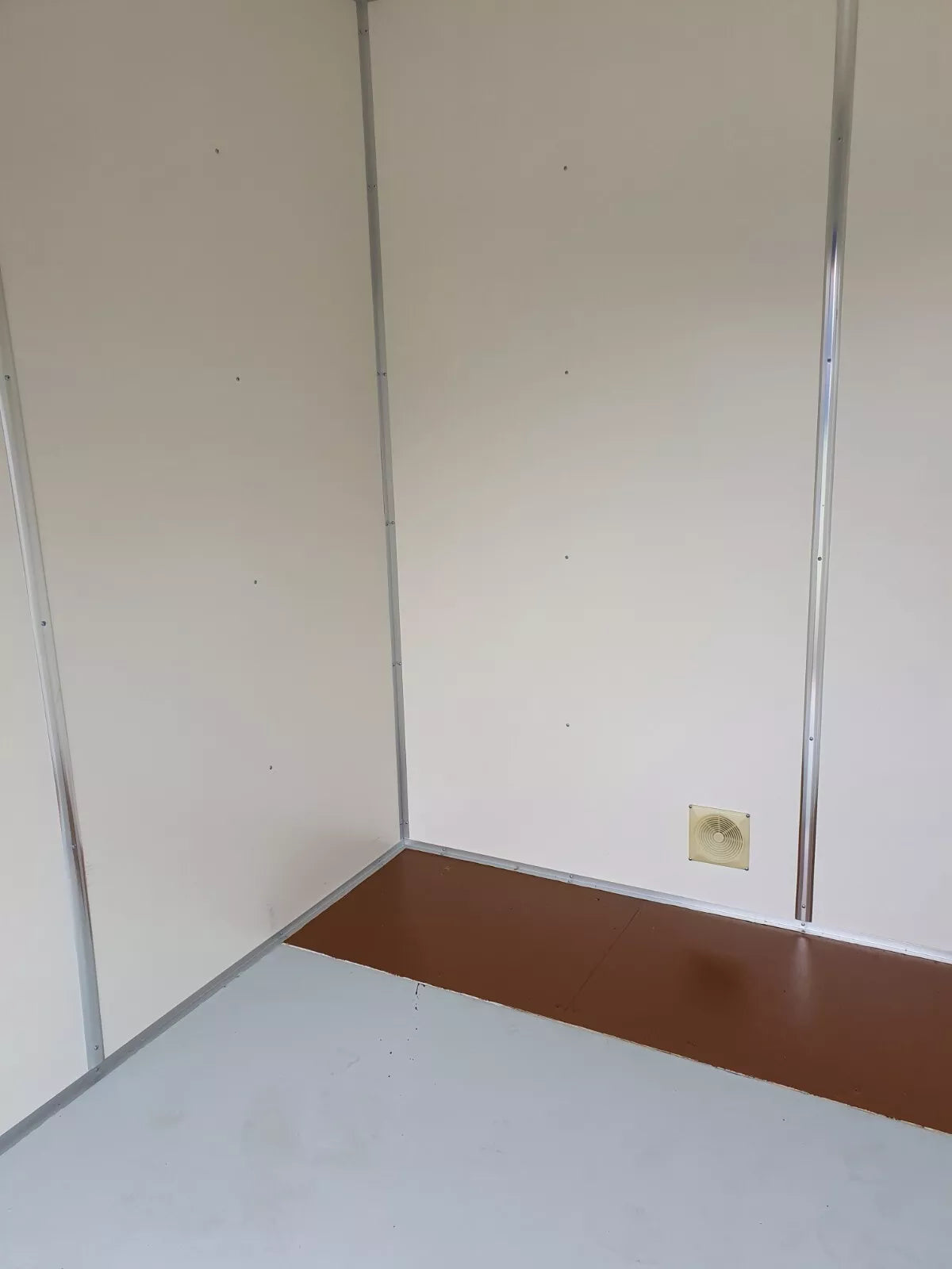 40ft Containers as Self Storage Rooms – Insulated – Ply Lined – Premium image 4