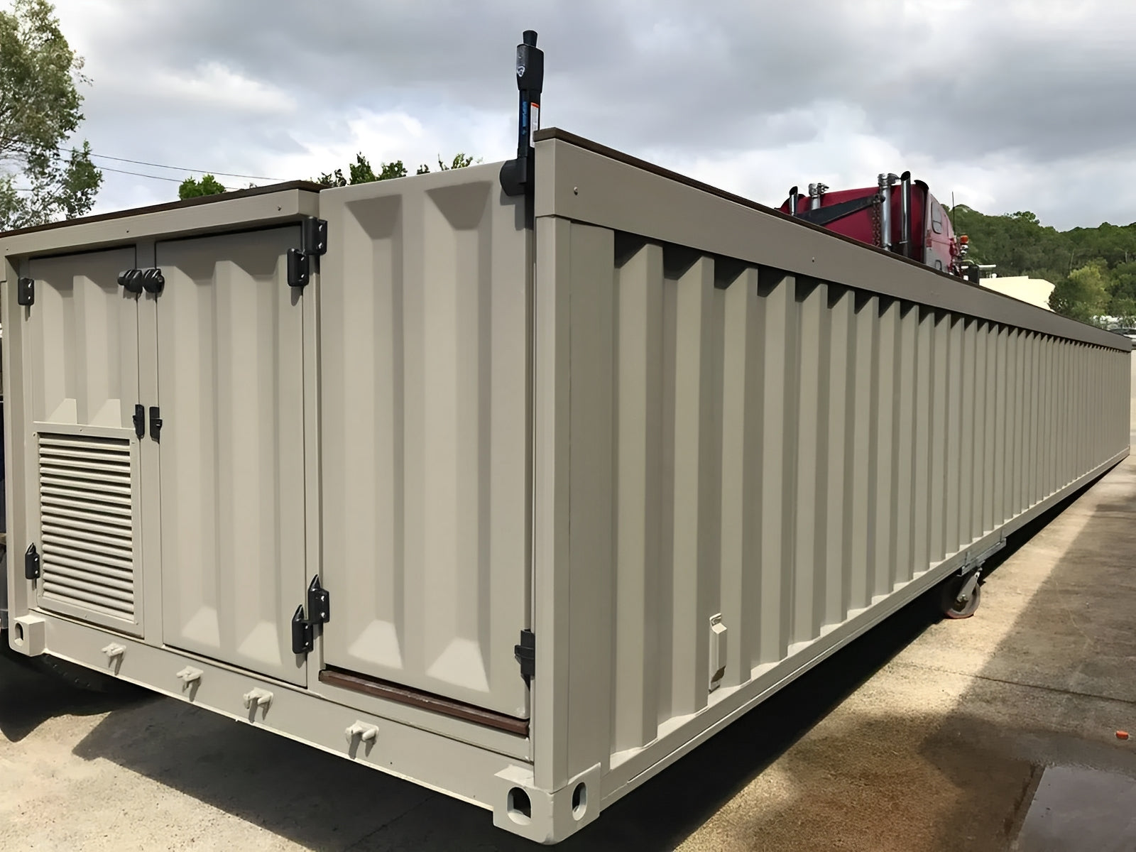40FT Shipping Container Pool image 3