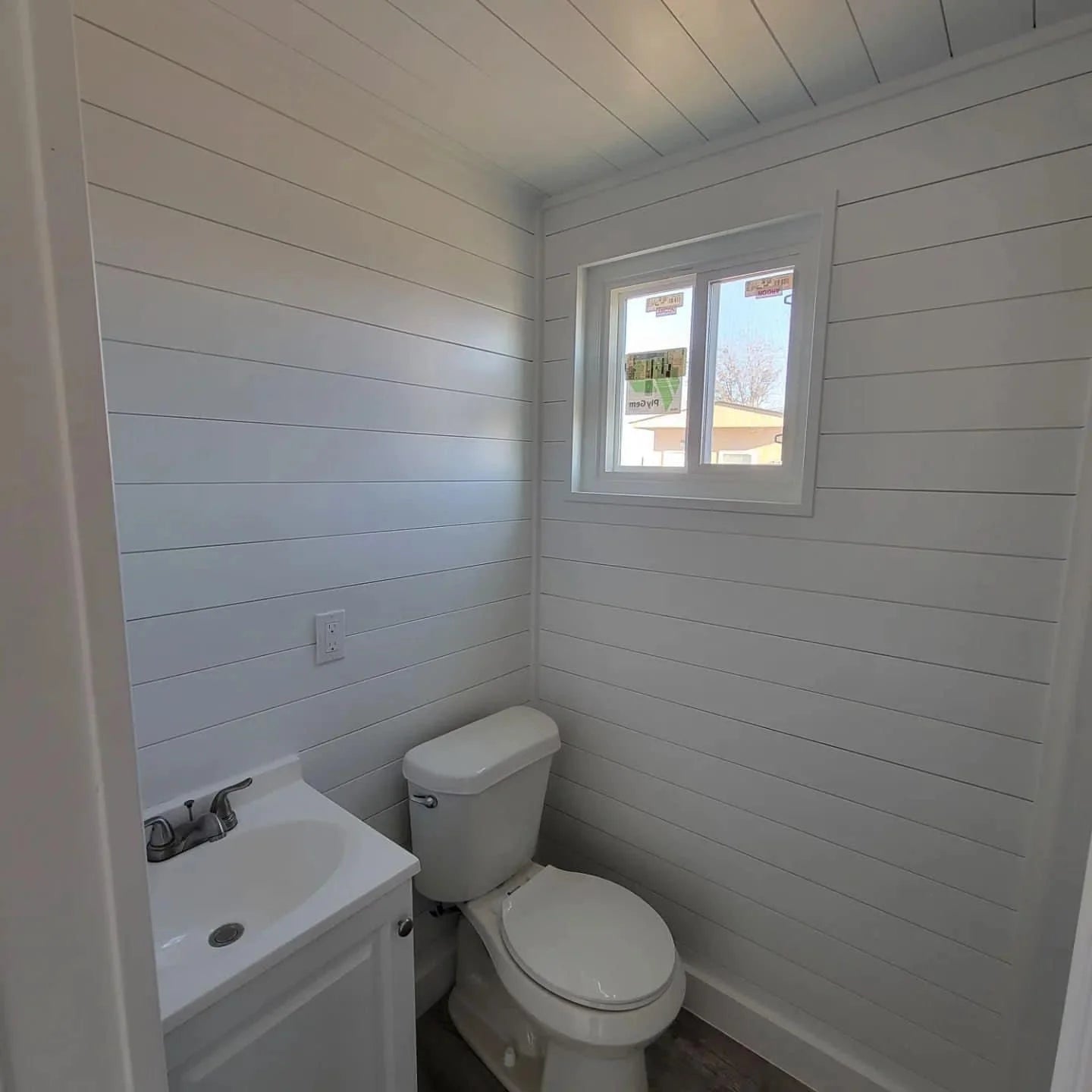 Custom 20ft Shipping Container House image 4