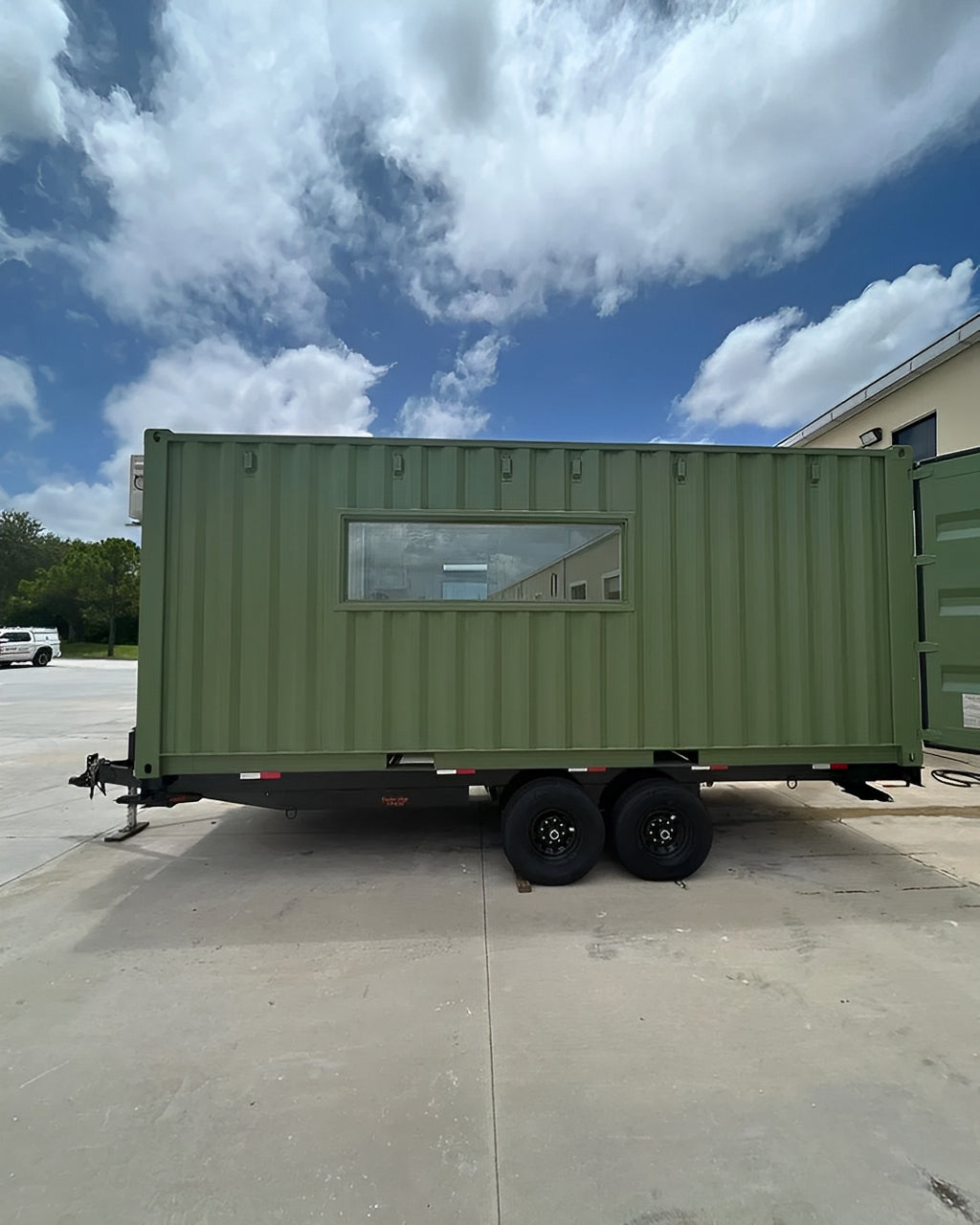 20ft x 8ft Portable Container House On Wheels image 0