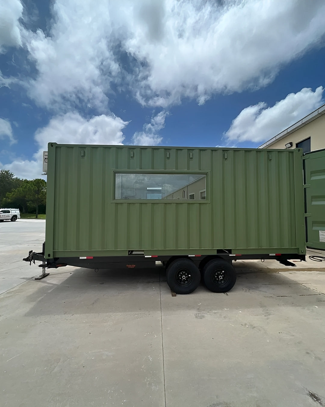 20ft x 8ft Portable Container House On Wheels image 0