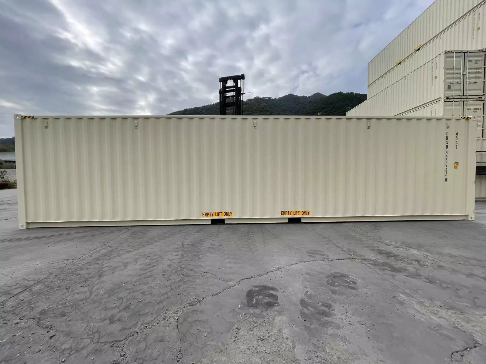 New / One-Trip 40ft High Cube Shipping Containers Leeds  image 7