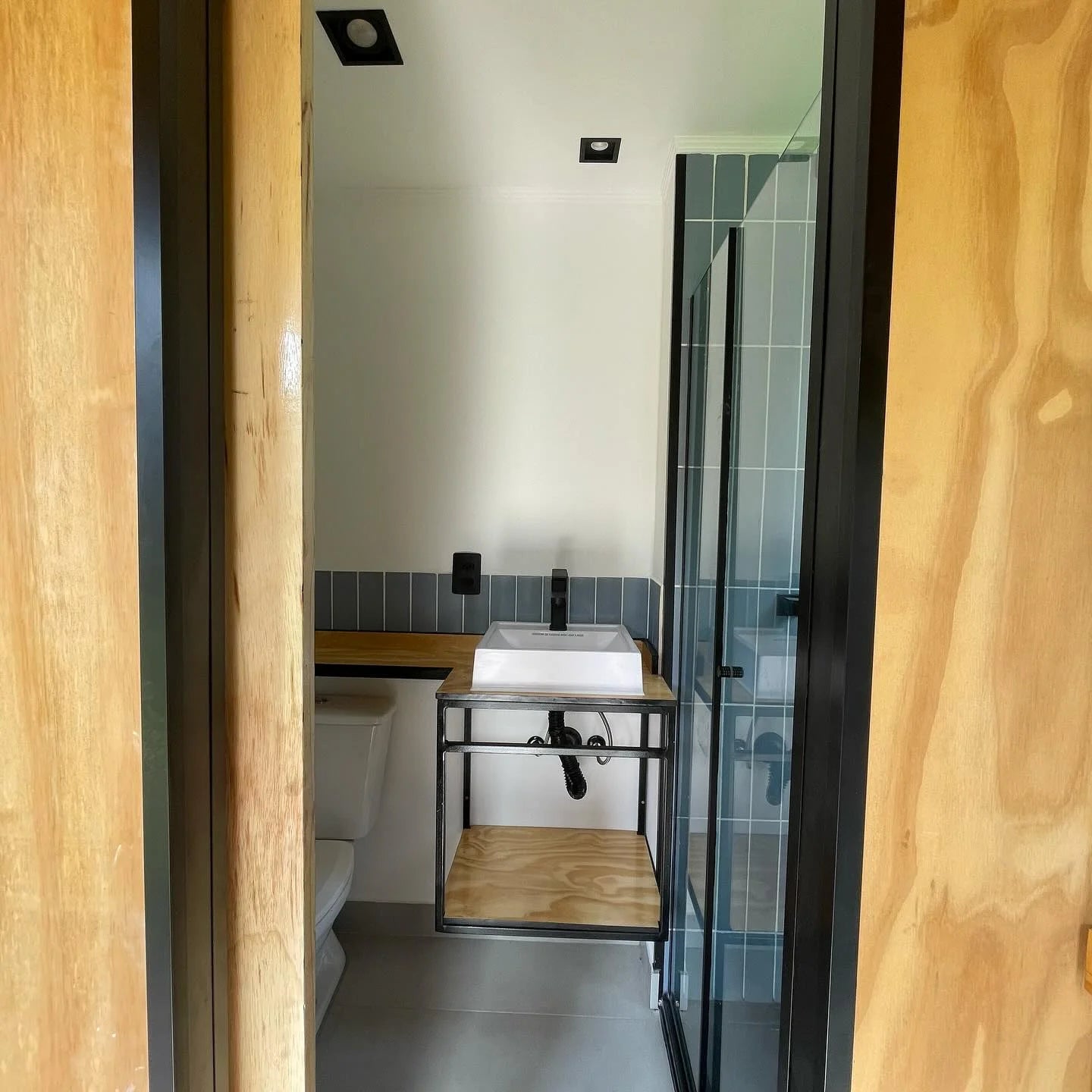 Custom 20ft Cozy Cabin Container House image 5