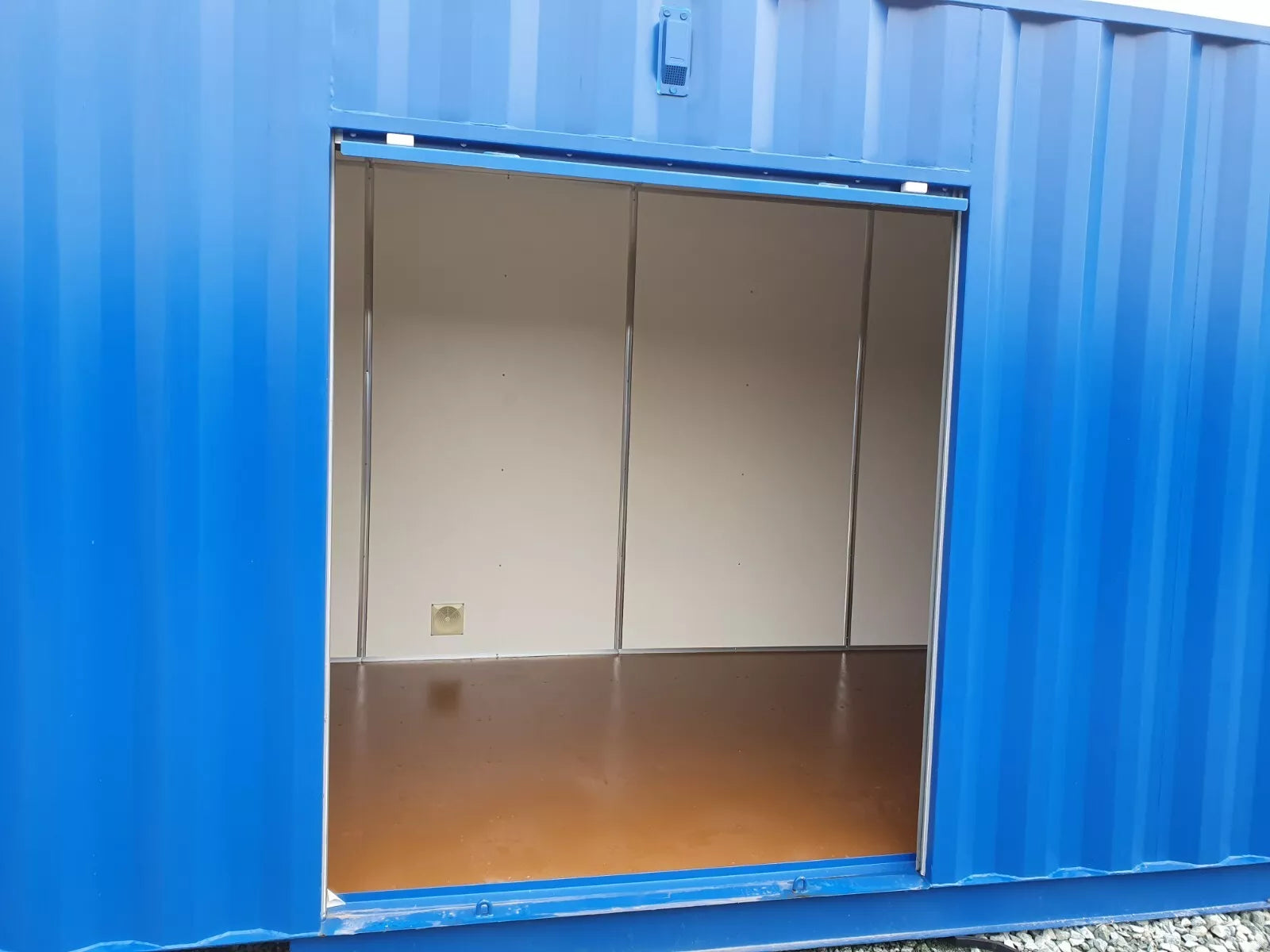 40ft Containers as Self Storage Rooms – Insulated – Ply Lined – Premium image 2