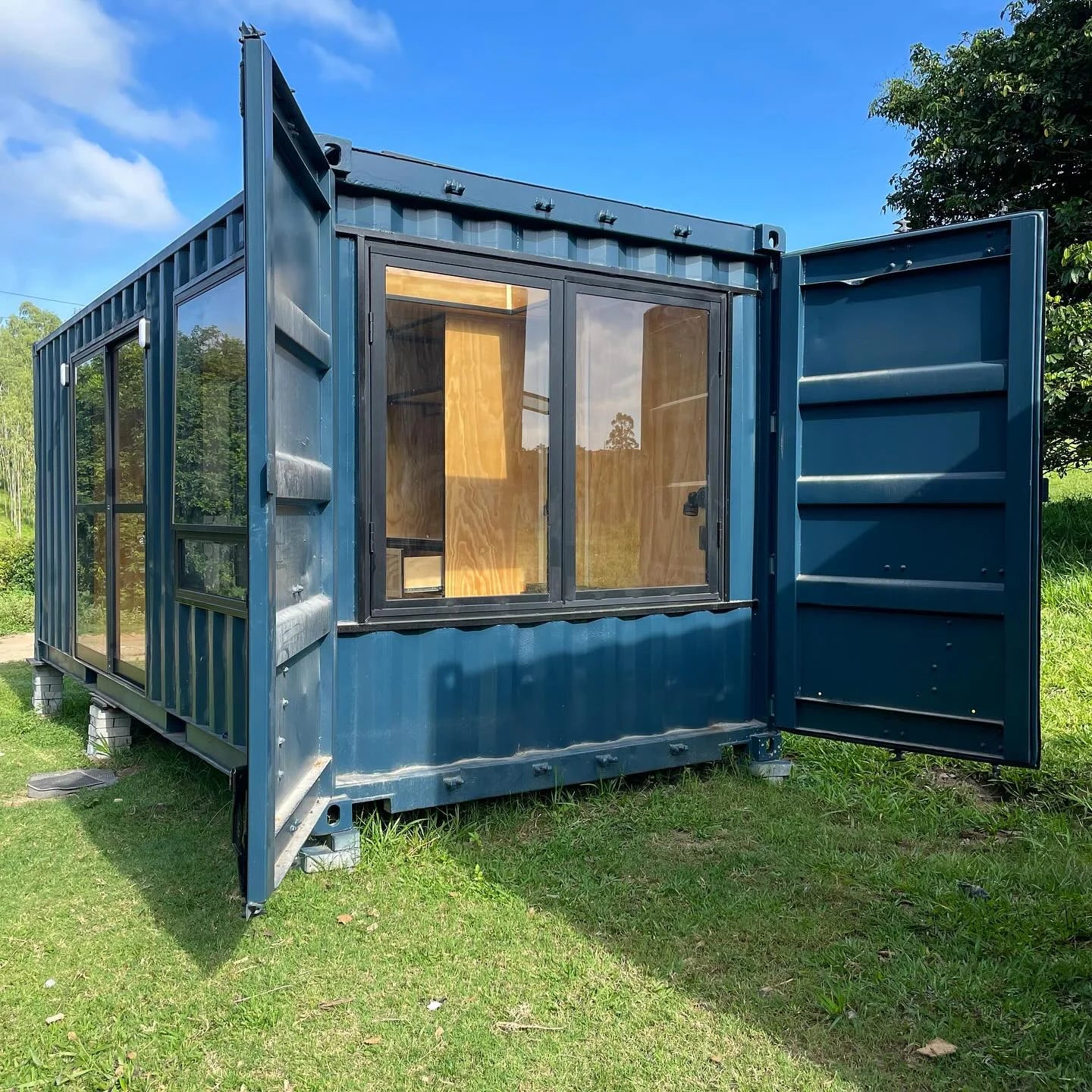 Custom 20ft Cozy Cabin Container House image 1